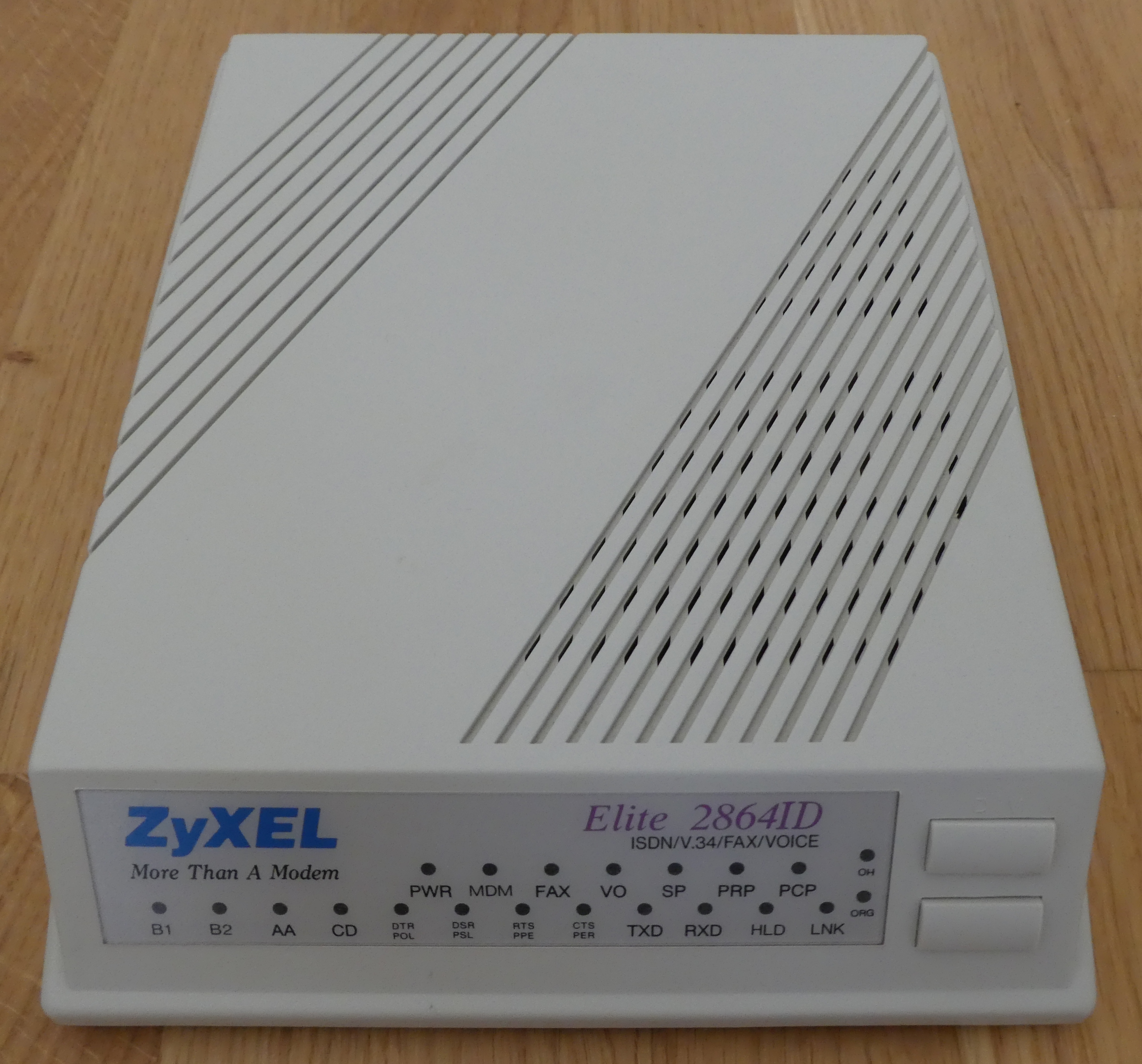 ZyXEL Elite 2864ID - Schräg.jpg