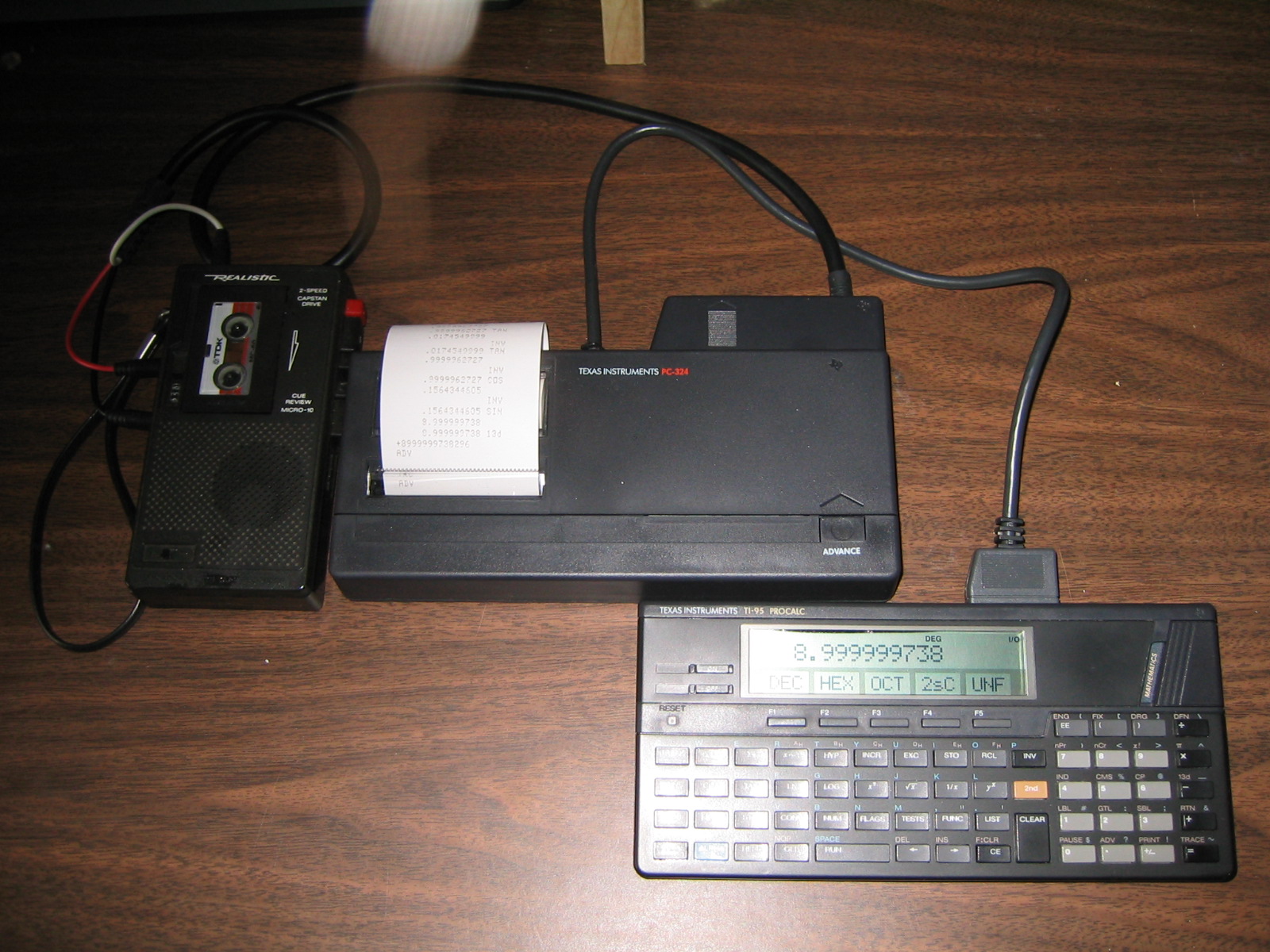 Vorschaubild für Datei:Texas Instruments TI-95 PROCALC breakfast.jpg