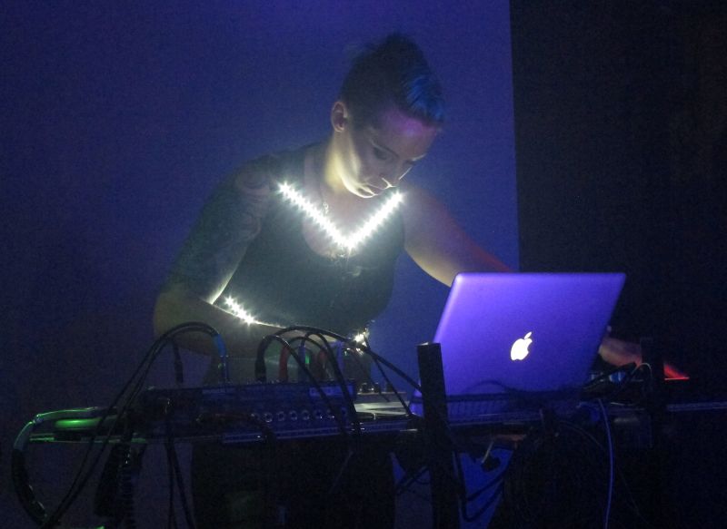 Datei:Tonikom 9617992206 bf1a4e9b71 o.jpg