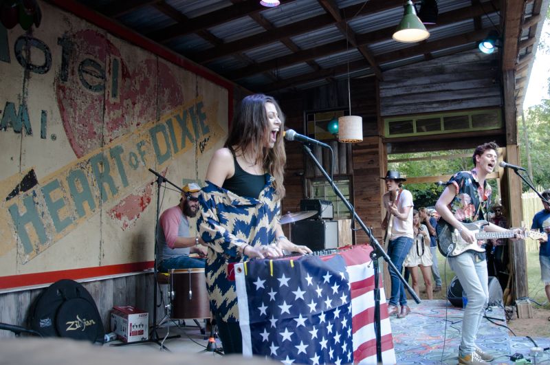 Datei:Houndmouth 10031193396 86709dfaf2 o.jpg