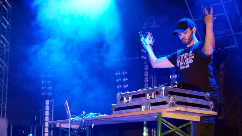 Datei:Mobthrow 30350550642 97f3780474 o.jpg